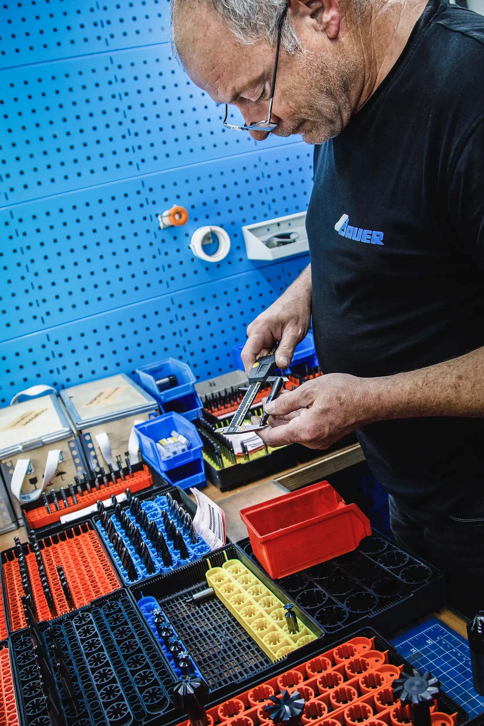 J. Bauer Präzisionswerkzeuge Normwerkzeuge Spezialwerkzeuge Produkte Fertigung Team Cutting Tools Nachhaltigkeit Qualität