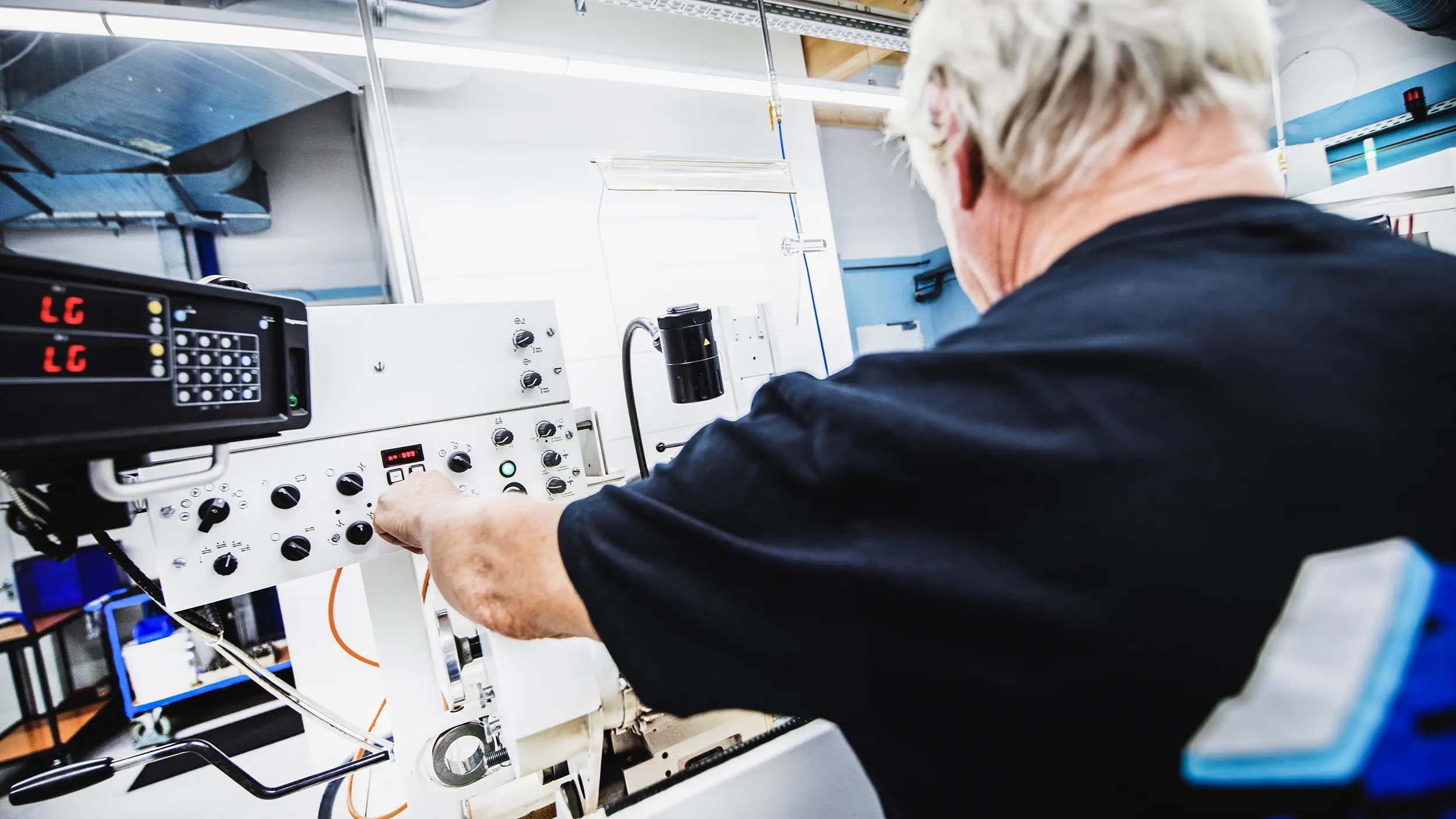 J. Bauer Präzisionswerkzeuge Normwerkzeuge Spezialwerkzeuge Produkte Fertigung Team Cutting Tools Nachhaltigkeit Qualität