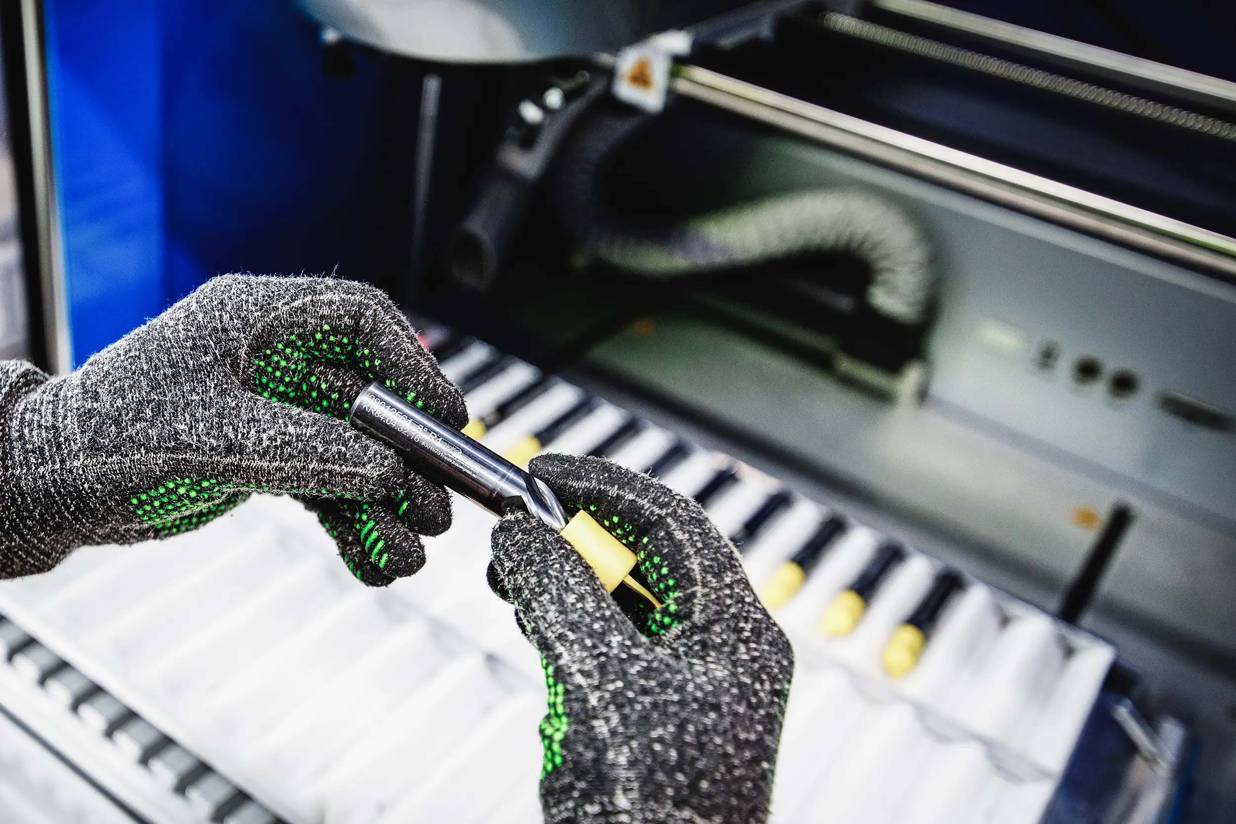 J. Bauer Präzisionswerkzeuge Normwerkzeuge Spezialwerkzeuge Produkte Fertigung Team Cutting Tools Nachhaltigkeit Qualität