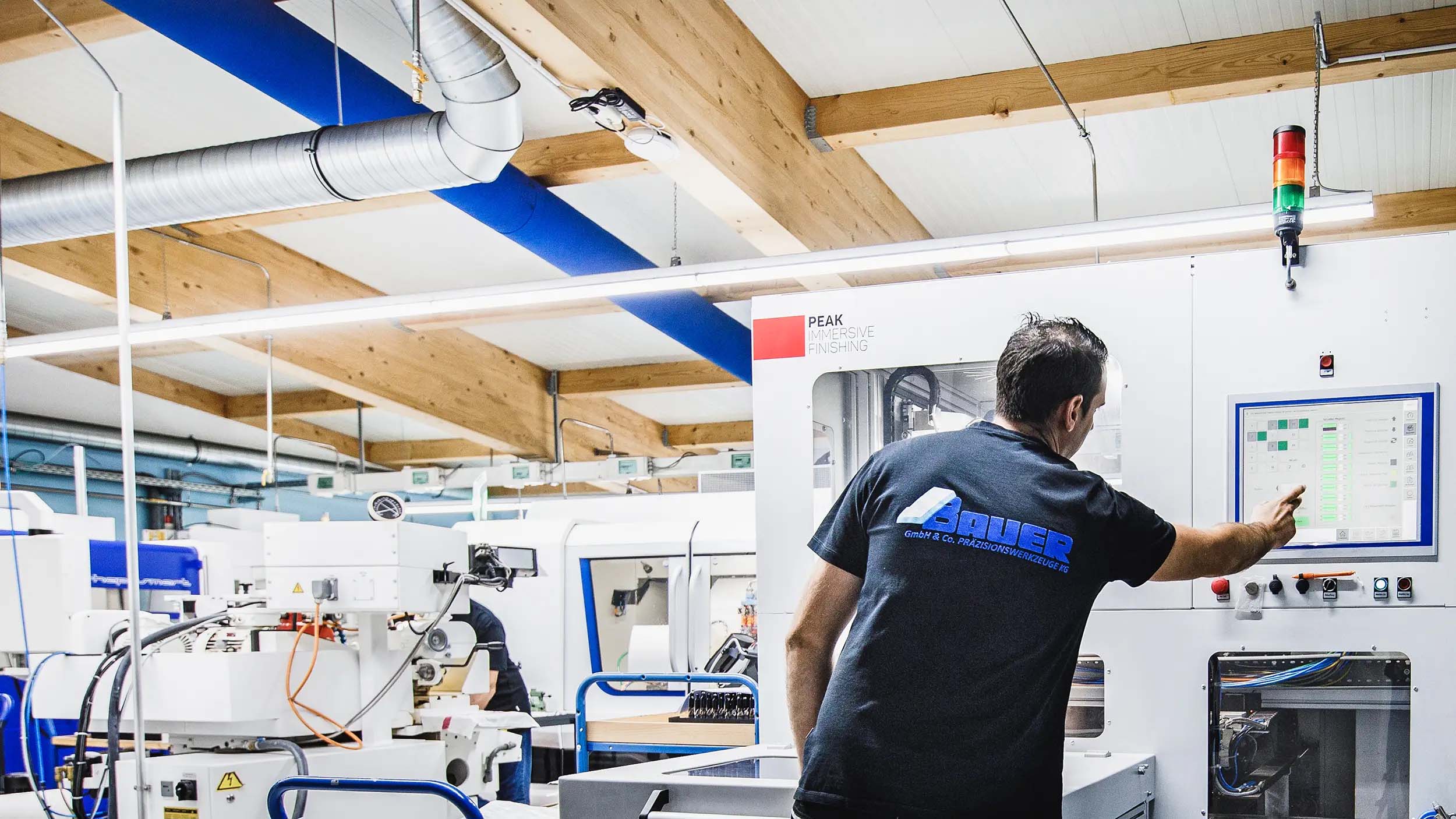 J. Bauer Präzisionswerkzeuge Normwerkzeuge Spezialwerkzeuge Produkte Fertigung Team Cutting Tools Nachhaltigkeit Qualität