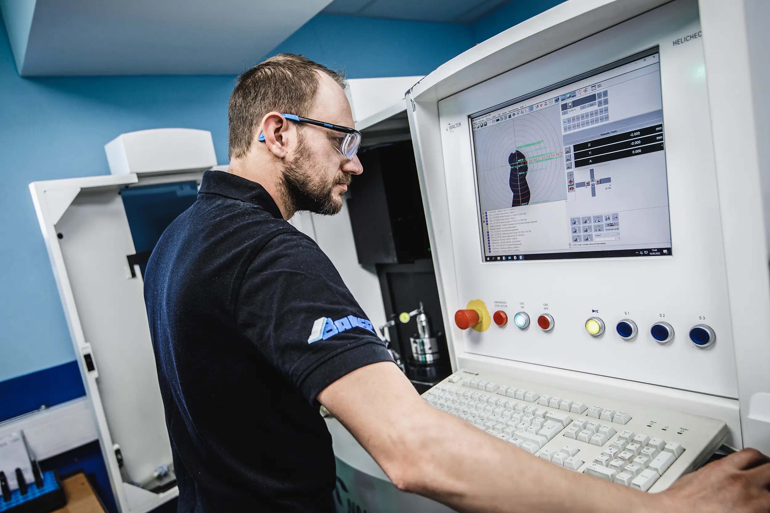 J. Bauer Präzisionswerkzeuge Normwerkzeuge Spezialwerkzeuge Produkte Fertigung Team Cutting Tools Nachhaltigkeit Qualität