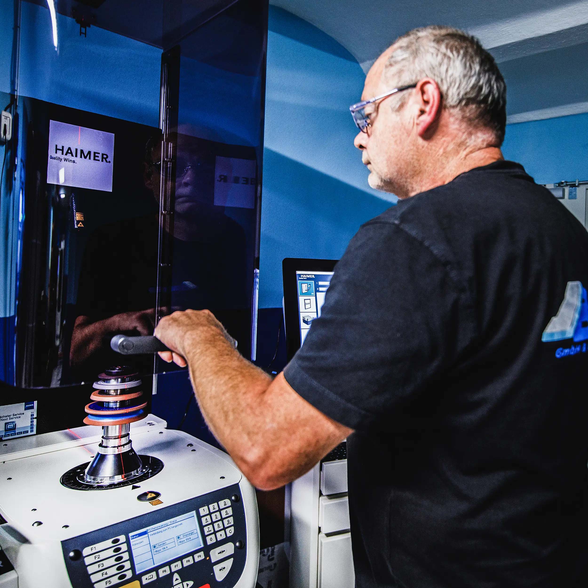 J. Bauer Präzisionswerkzeuge Normwerkzeuge Spezialwerkzeuge Produkte Fertigung Team Cutting Tools Nachhaltigkeit Qualität