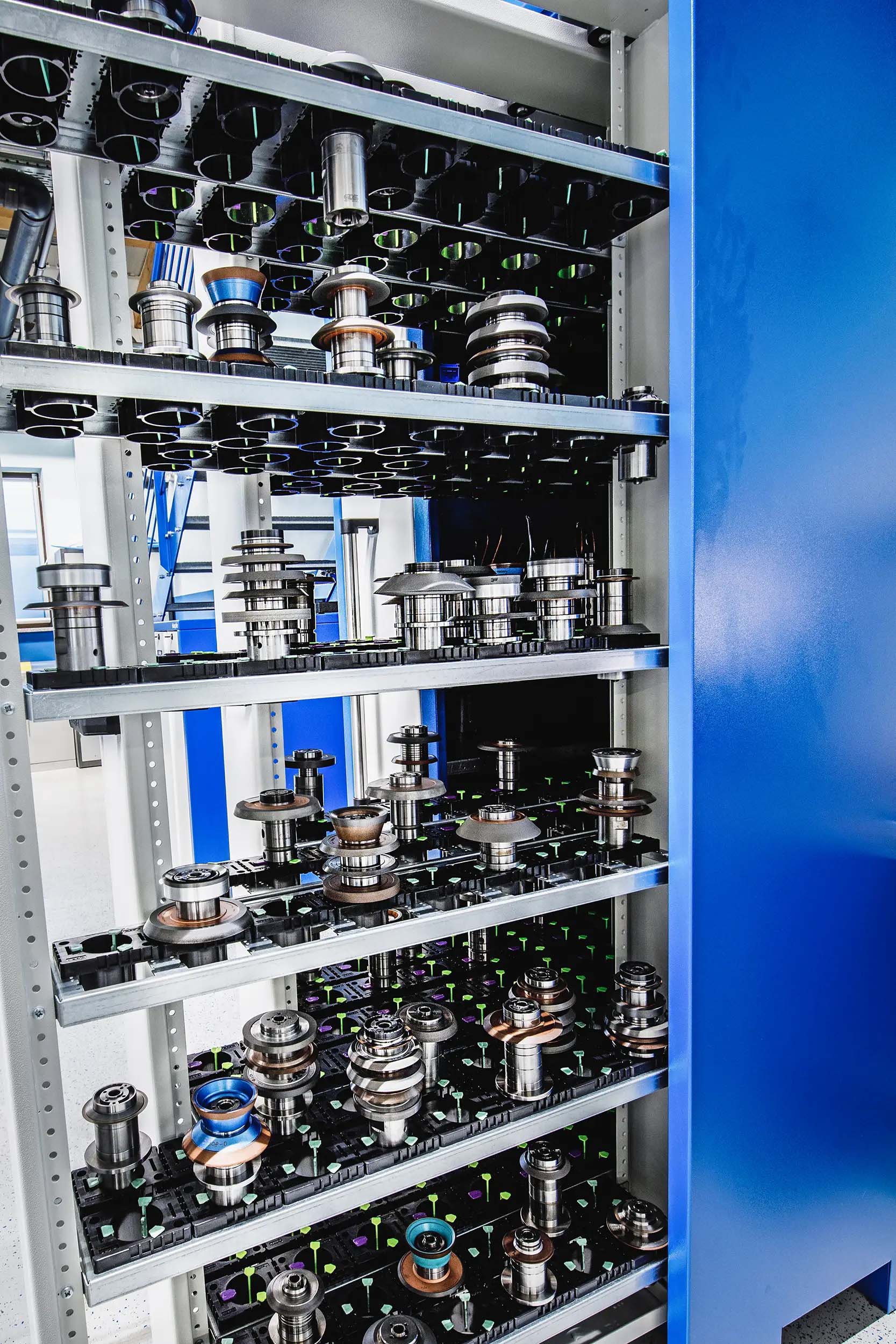 J. Bauer Präzisionswerkzeuge Normwerkzeuge Spezialwerkzeuge Produkte Fertigung Team Cutting Tools Nachhaltigkeit Qualität