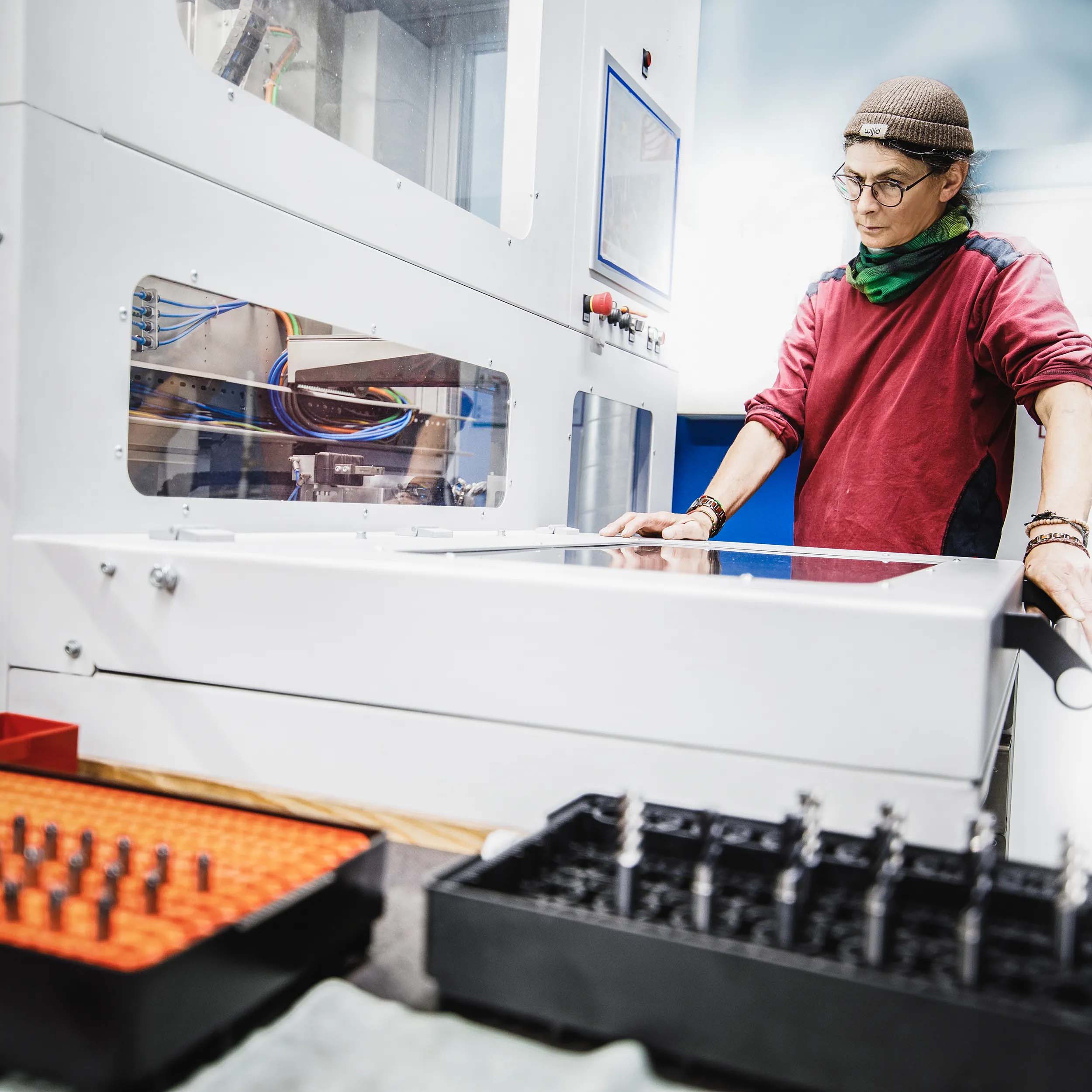 J. Bauer Präzisionswerkzeuge Normwerkzeuge Spezialwerkzeuge Produkte Fertigung Team Cutting Tools Nachhaltigkeit Qualität